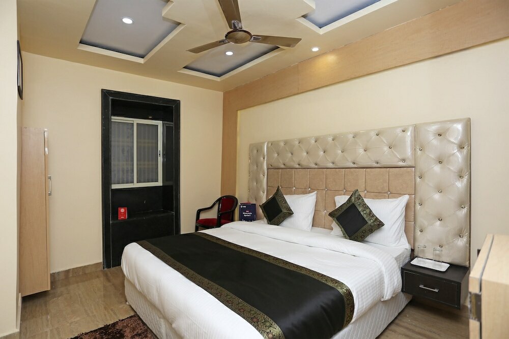 Фото Oyo 15530 Hotel G S Residency