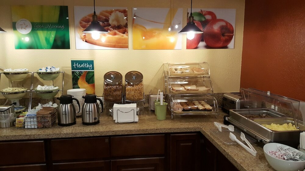 Фото Quality Inn Escondido Downtown