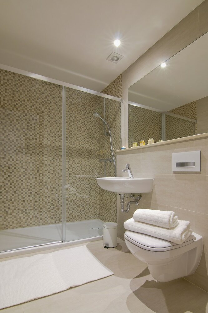 Фото Bentley Holiday Apartments - West One