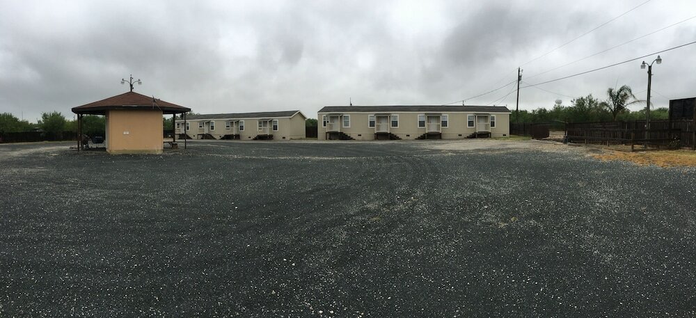 Фото Desert Meadow Lodge