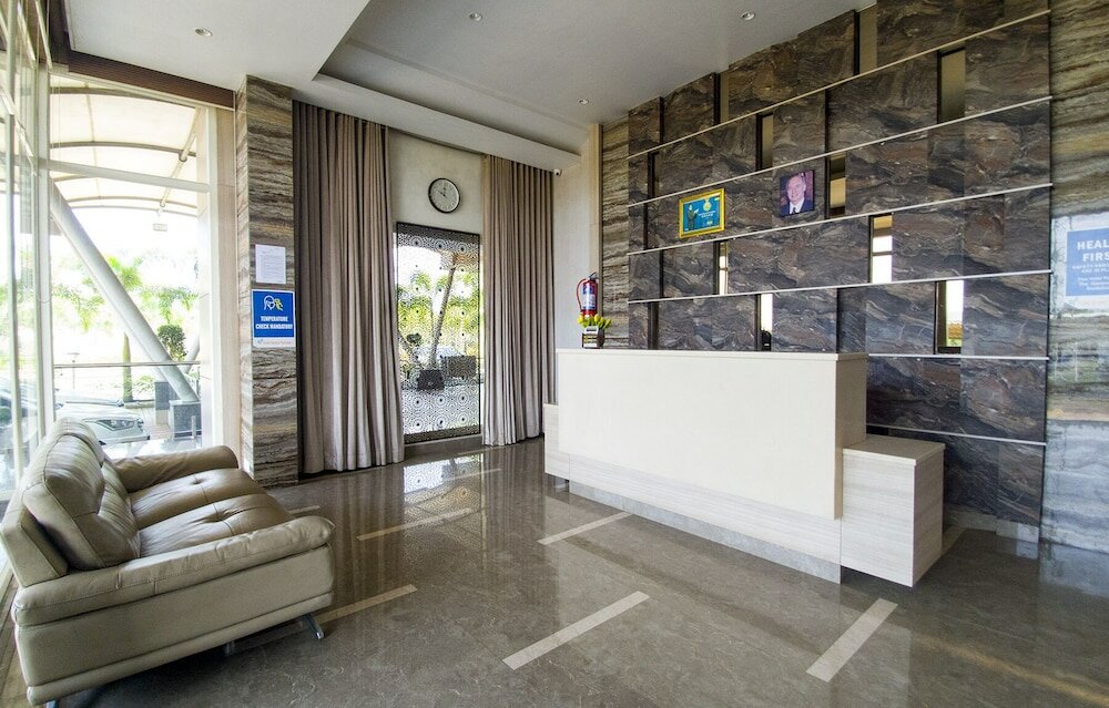 Фото Hotel Grand Parivaar