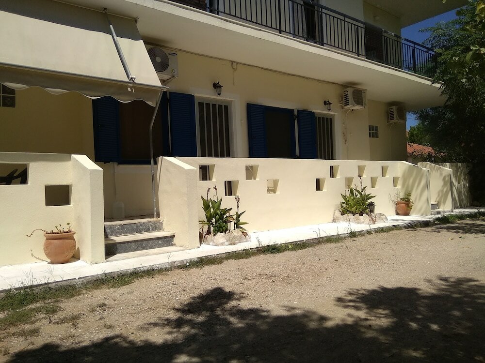 Фото Sarantakis Apartments