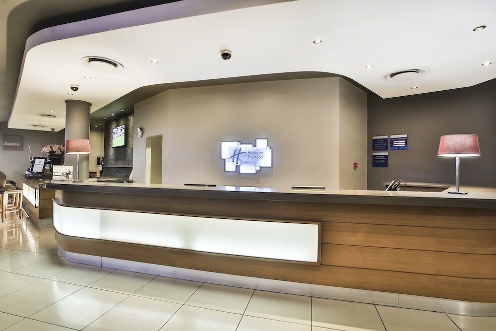 Фото Holiday Inn Express Sandton Woodmead, an Ihg Hotel