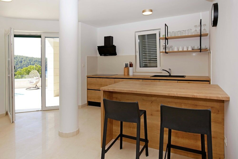 Фото Beachfront villa Senses for 12 in Milna