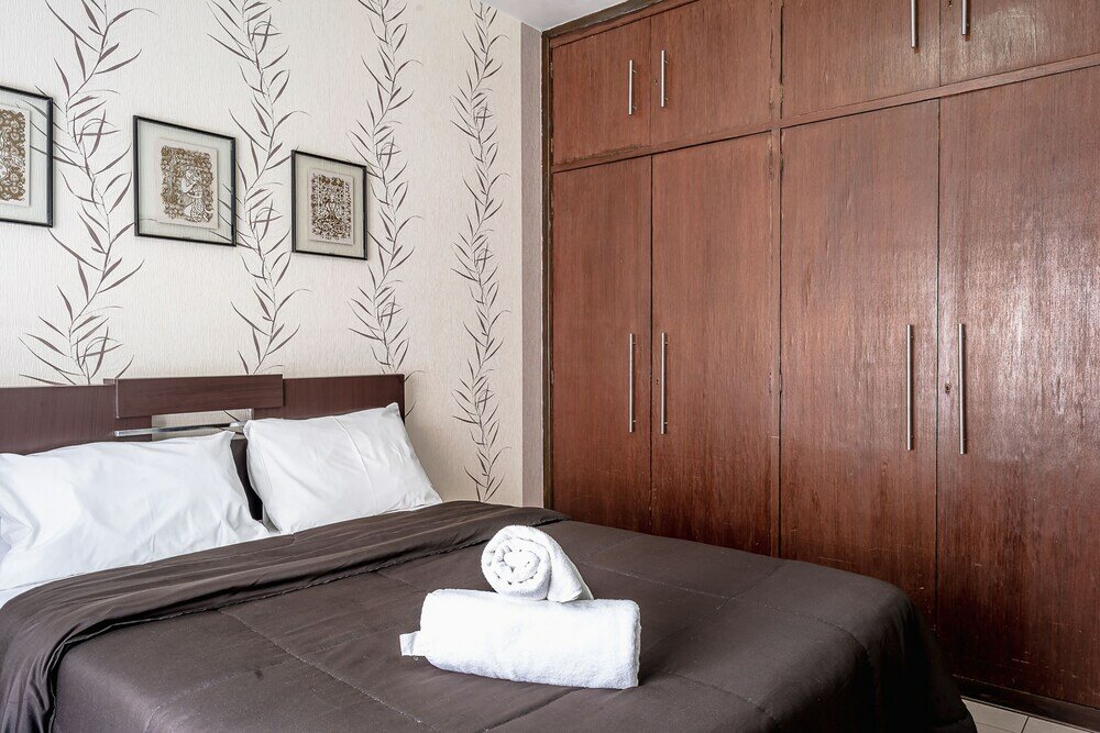 Фото Ape tamanho família com garagem