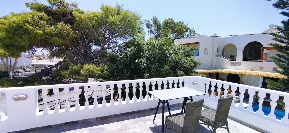 Фото Perissa Art Villa - Kitchen & Washing Machine