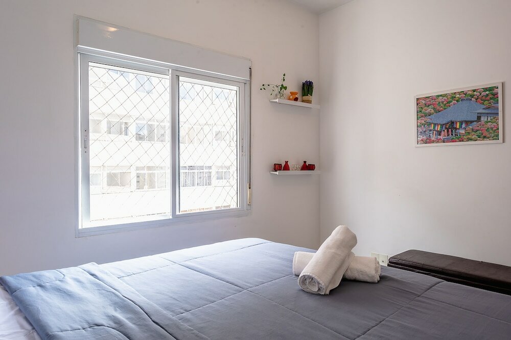 Фото Ape tamanho família com garagem