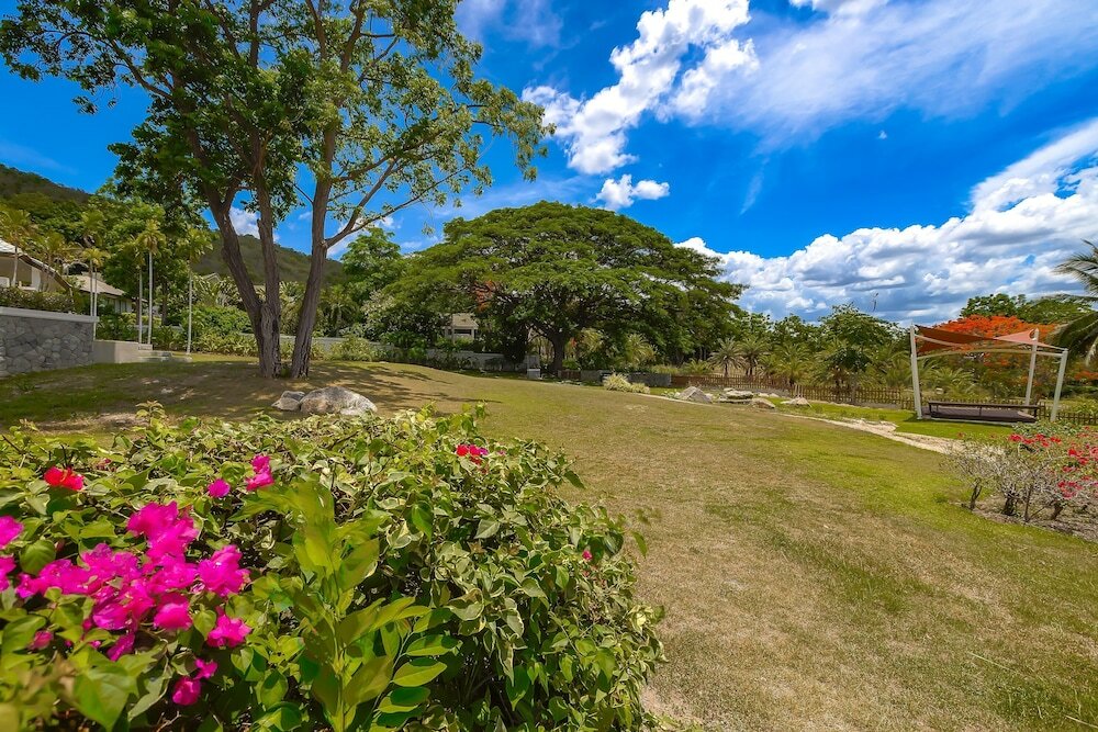 Фото Luxury Mansion 6 Br on Golf Course Jb