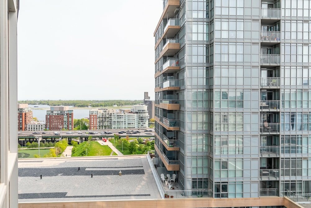 Фото Marvelous Elegant Downtown Apartments