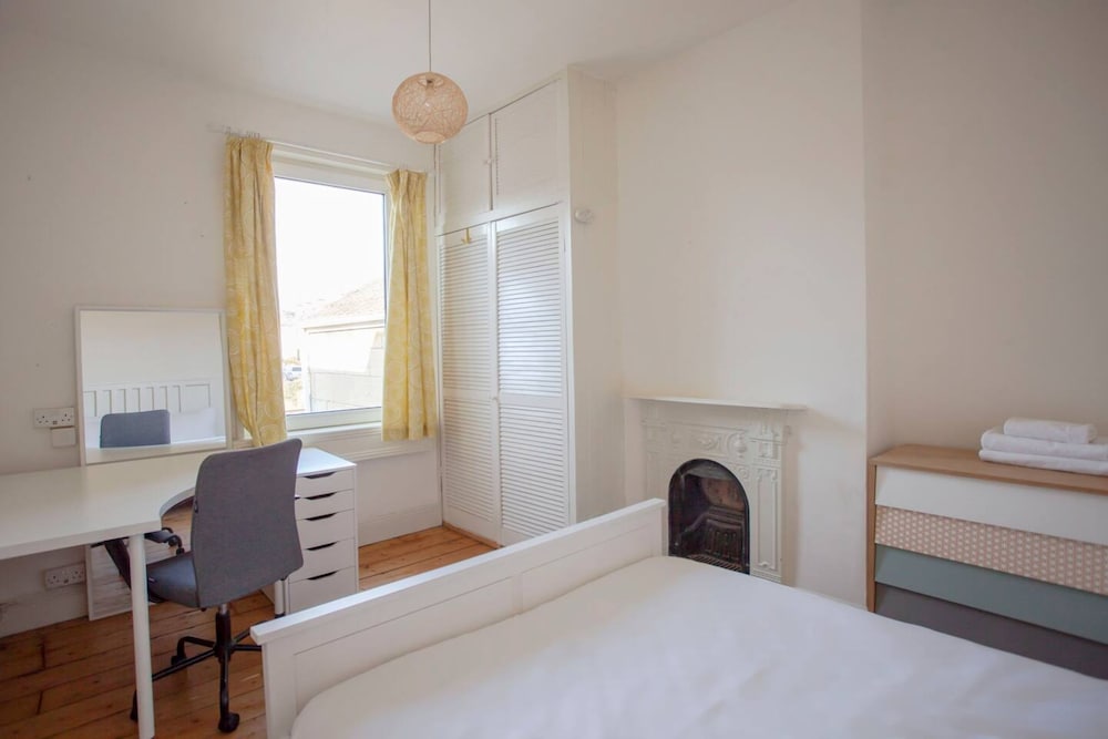 Фото Homely 3 Bedroom House in Bath