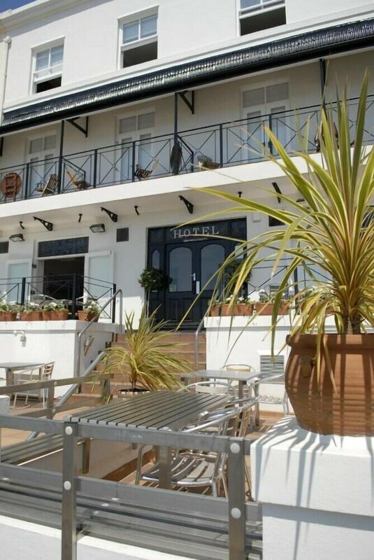 Гостиница The Sandgate Hotel