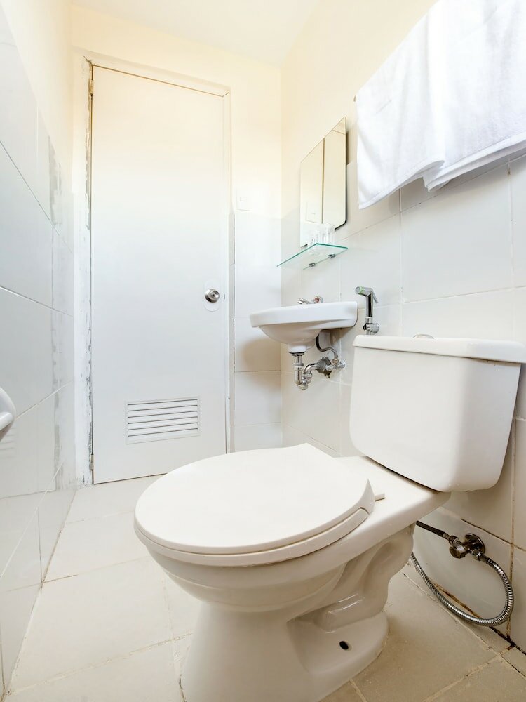 Фото Oyo 490 V-cat Apartelle