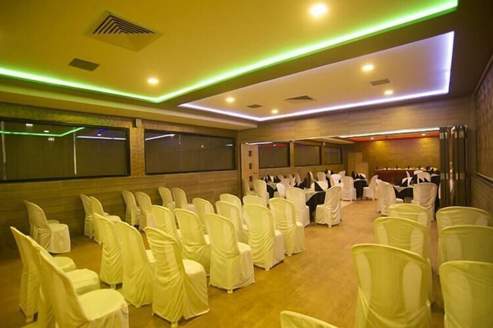Фото Pride Biznotel - The Maison Anand