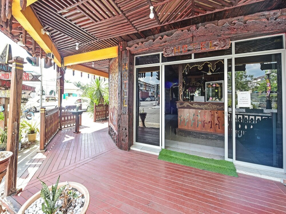 Фото Super Oyo Capital O 90659 Raintown Timbers Hotel