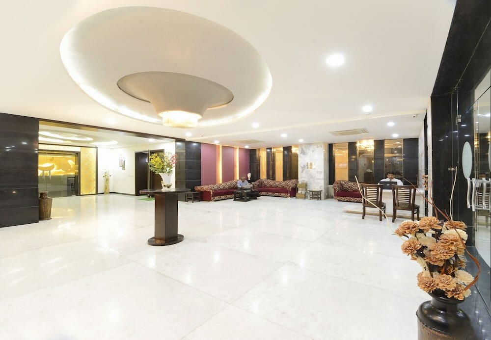 Фото Hotel Crimson Palace