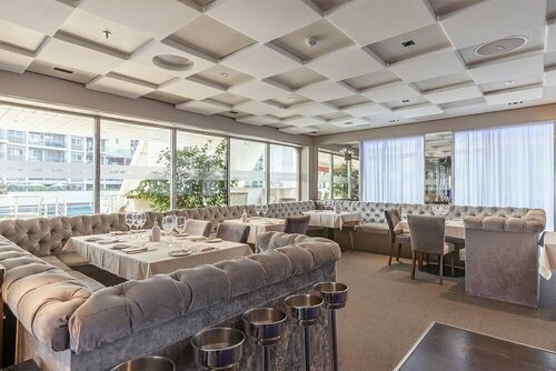 Гостиница Sunborn Gibraltar в Гибралтаре