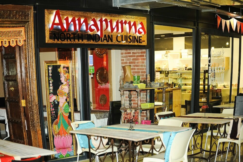 Фото Heritage Square Apartments