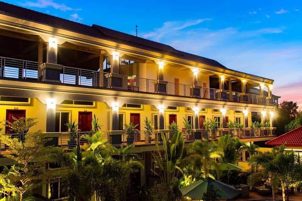 Фото отеля 1