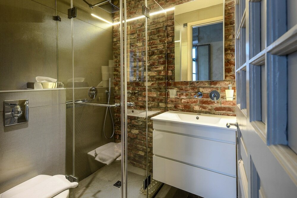 Фото Classical Spacious 3br apartment