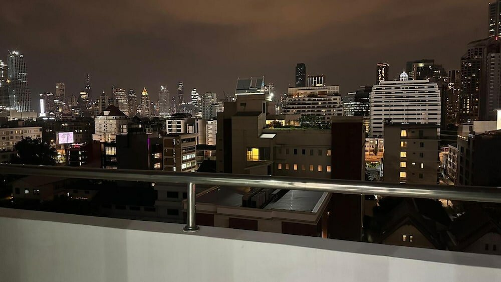 Фото Omni Tower Direct Rooms Sukhumvit Soi 4