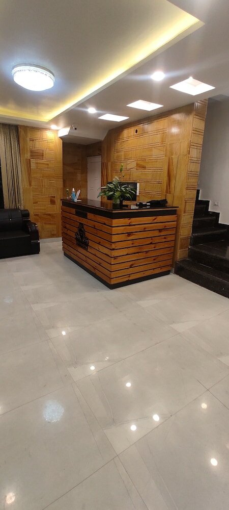 Фото Hotel The Crown