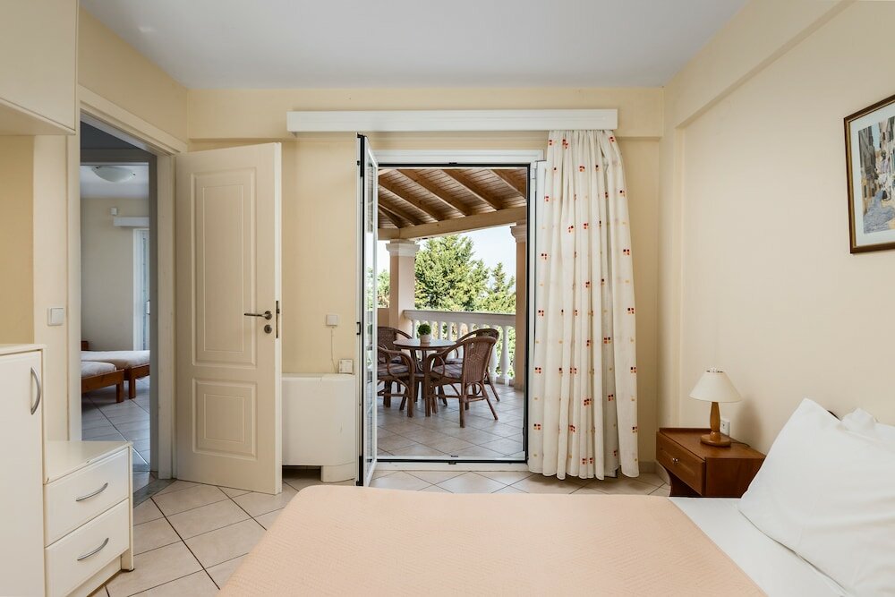 Фото Four-Bedroom Villa Alexandros by Konnect, Private Pool & SeaView