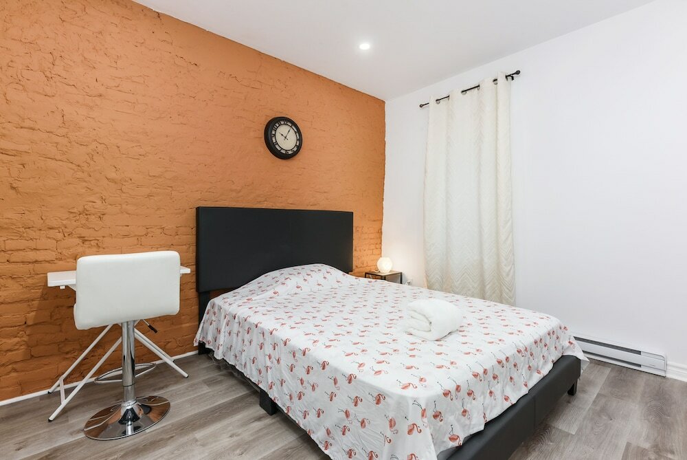 Фото 3 Bedroom Loft in Downtown Free parking