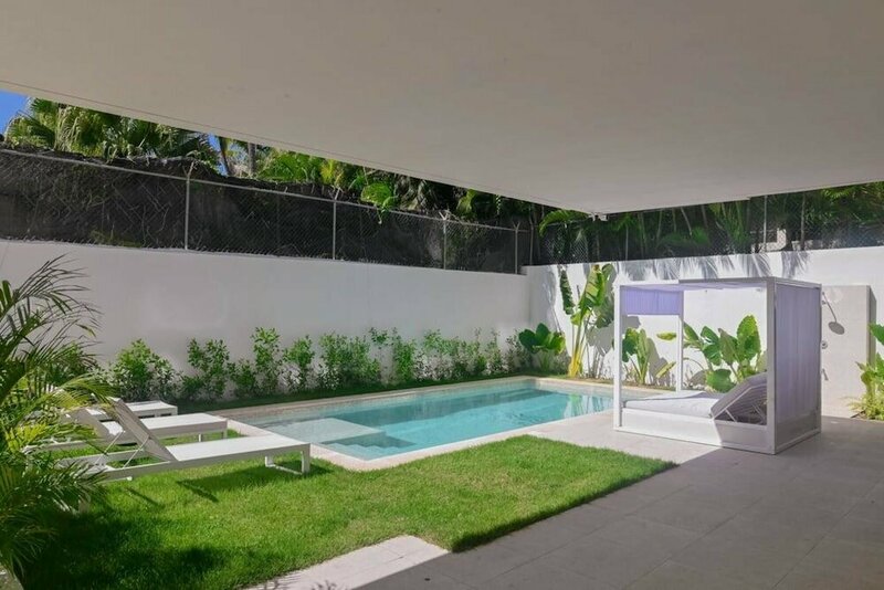Гостиница Modern and Spacious Condo Steps From the Beach