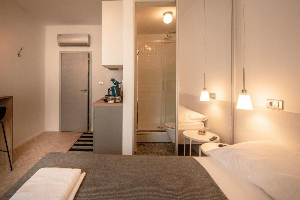 Фото Old Town Pula Studio Apartments