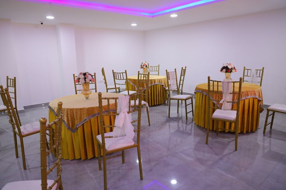 Фото Chhavi Hotels