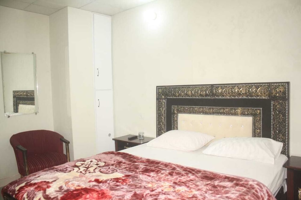 Фото Hotel Shadman