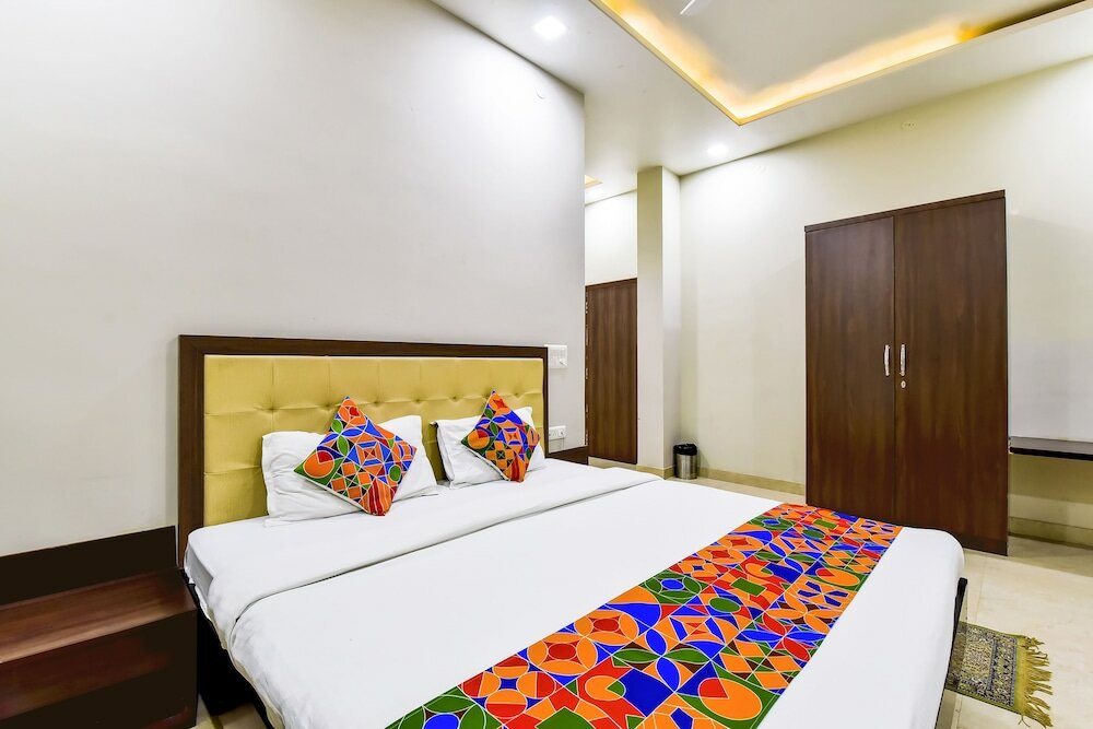 Фото Fabhotel The Castle Homestay