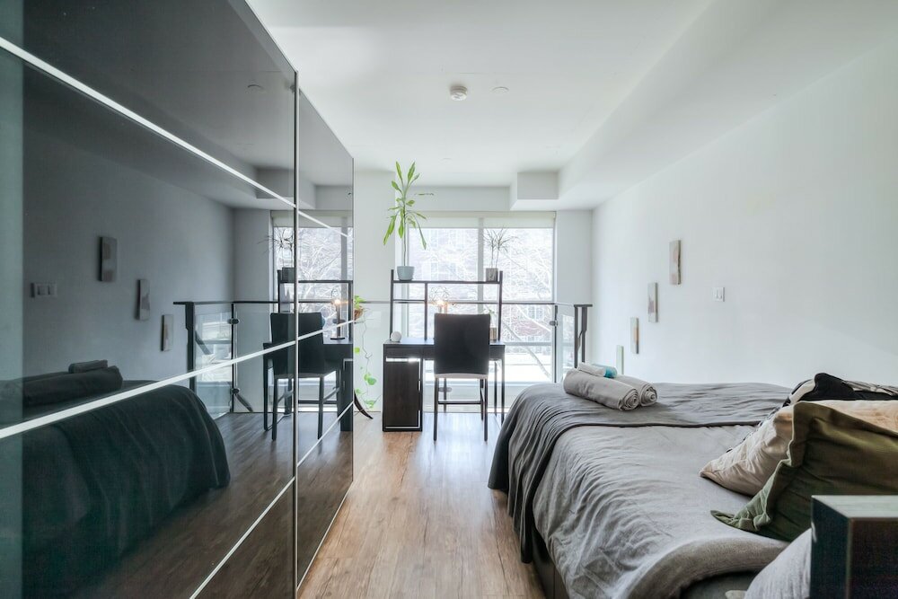 Фото 1 Shaw St Loft Suites