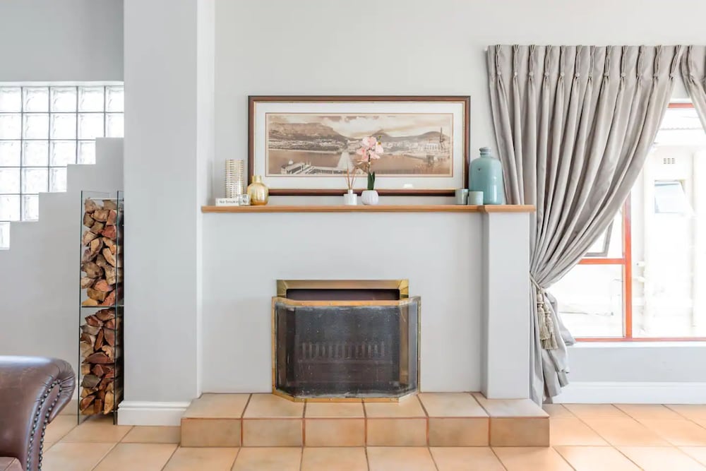 Фото 3 Bedroom Hilltop Home With Spectacular Views