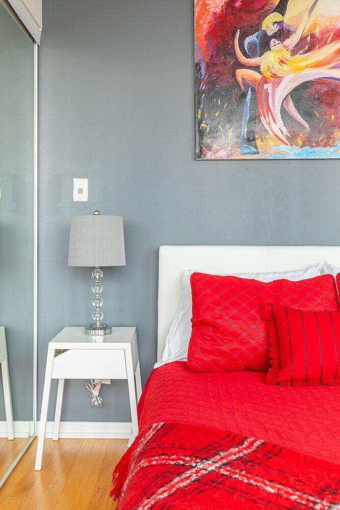 Фото Stylish 1br in Heart of City 2204