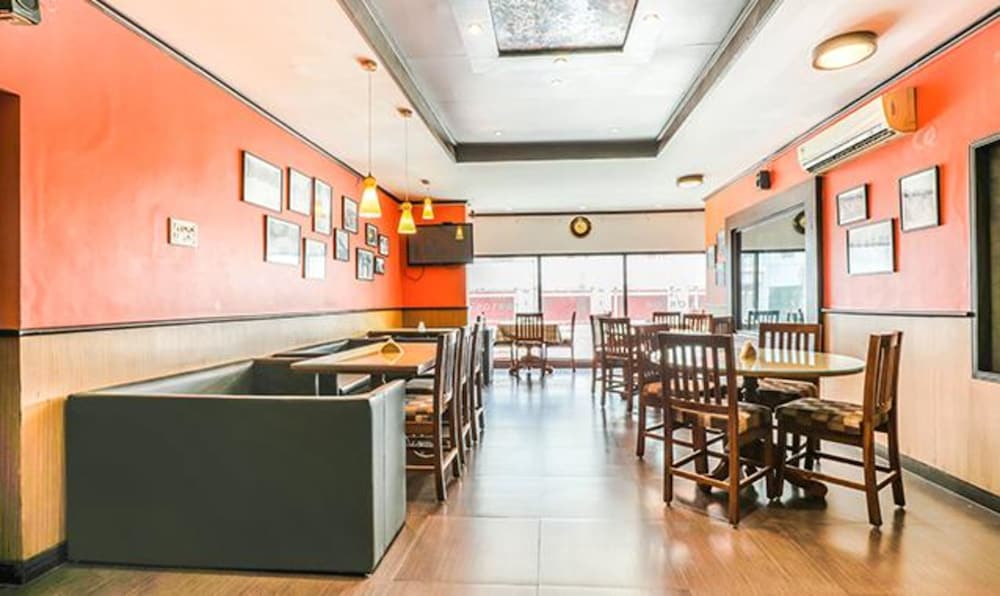 Фото Oyo 7829 Santhi inn