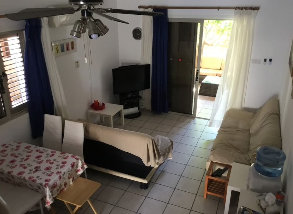 Фото Beach House in Larnaca