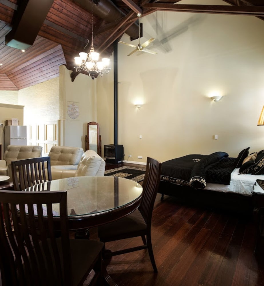 Фото Castlemaine Colonial Motel