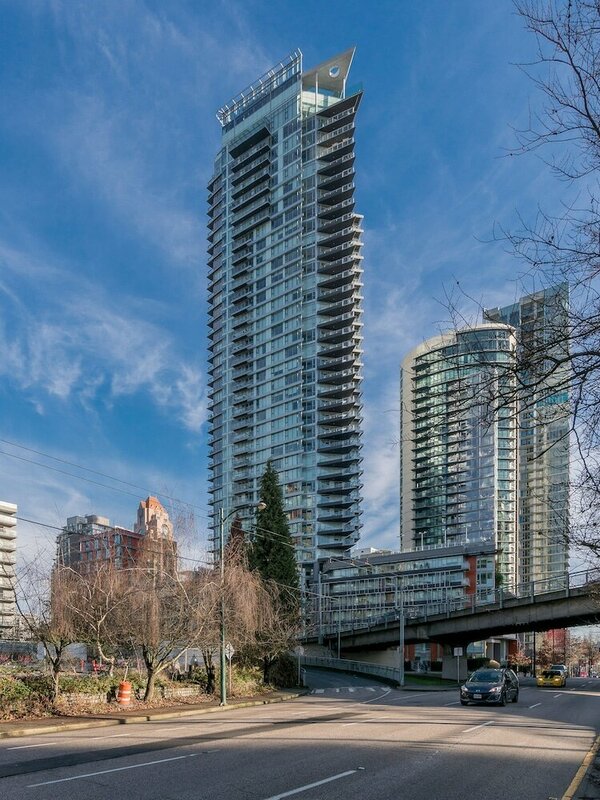 Гостиница Sterling Suites - Yaletown в Ванкувере