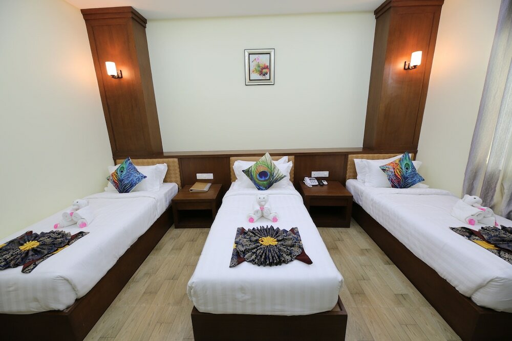 Фото Royal Peacock Hotel