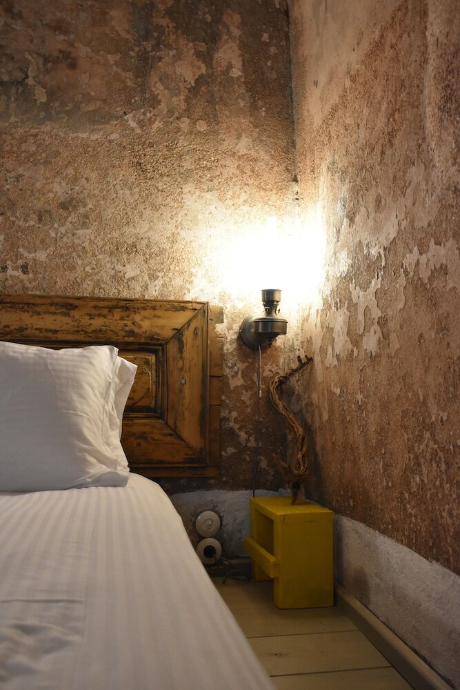 Фото Latmos 1860