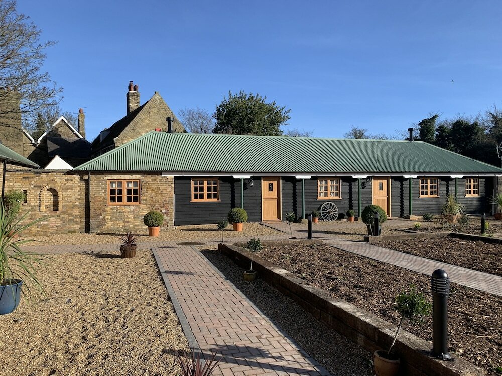 Фото Cheesemans farm house stables