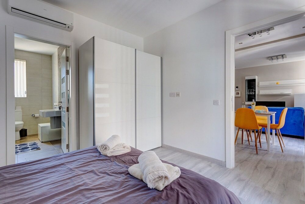 Фото Modern Apartment Just off the Promenade