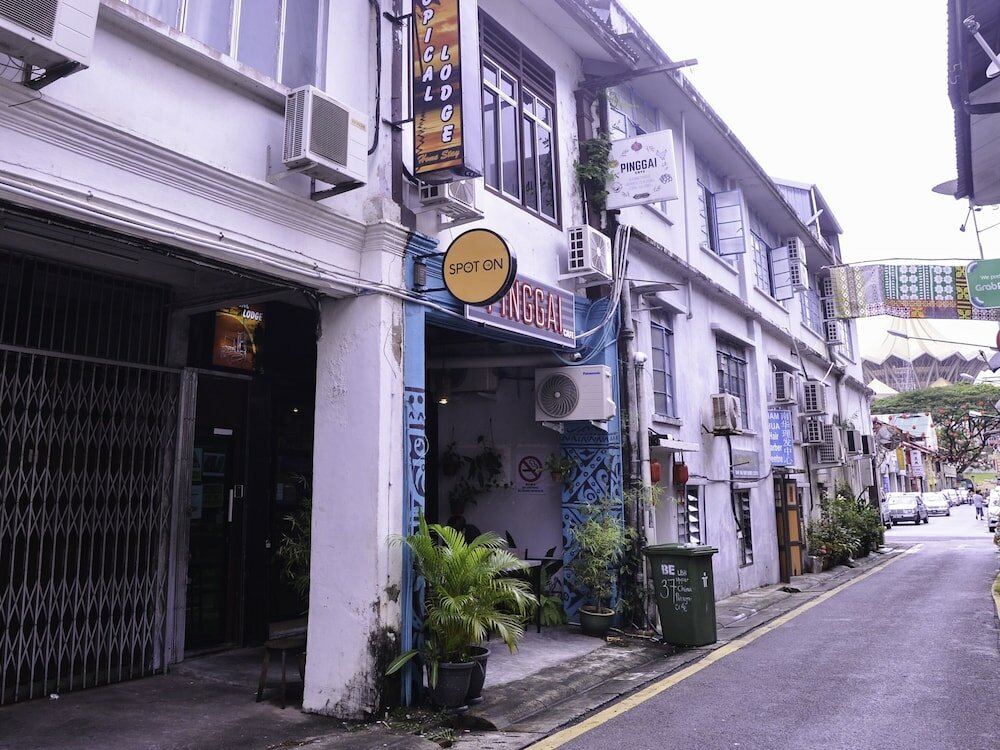 Фото Spot On 89929 Tropical Lodge