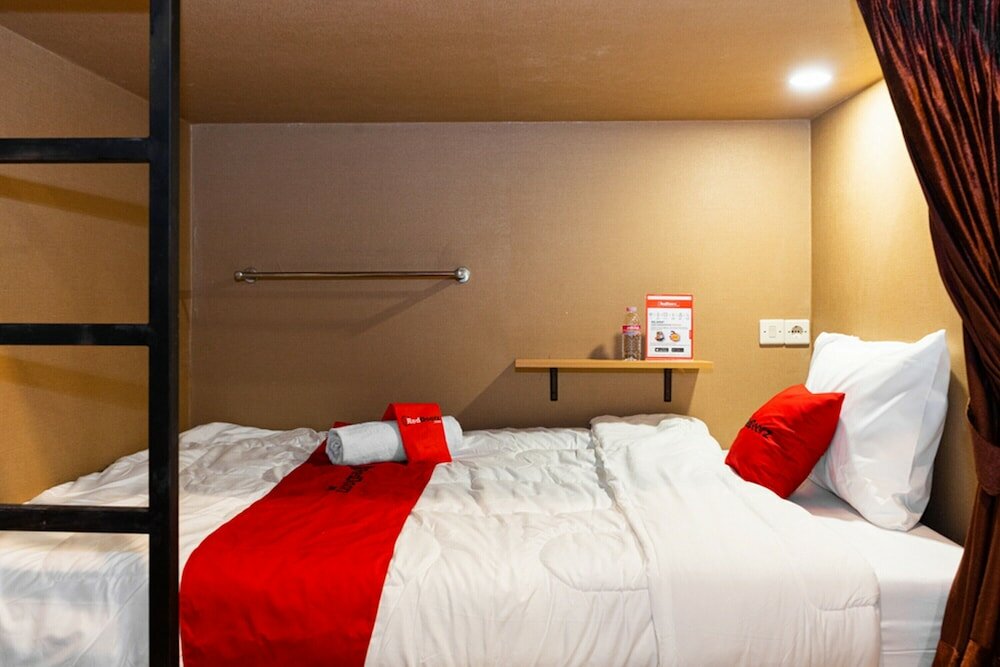Фото RedDoorz Hostel @ Di Panjaitan Simpang Lima