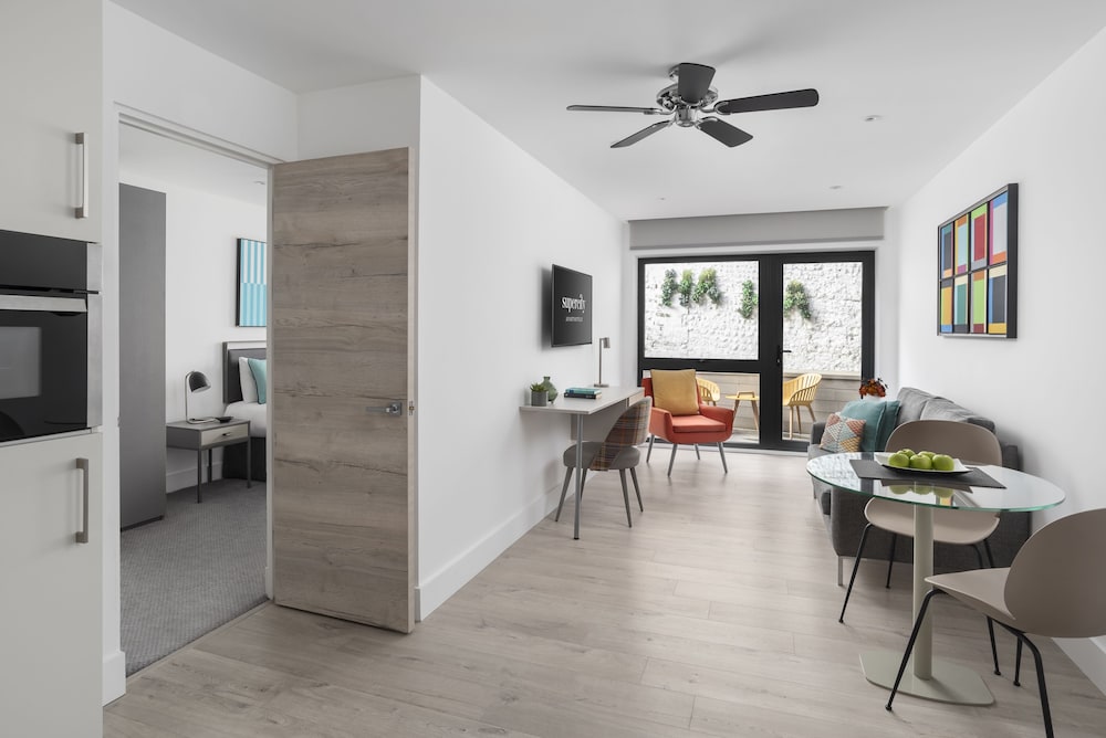 Фото Q Square by Supercity Aparthotels