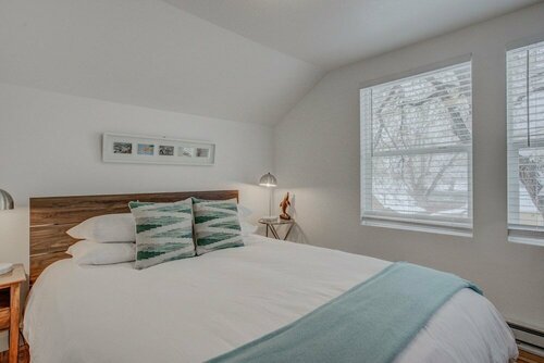 Гостиница 1br Downtown Urbanitydining, Drink, Cafes & Escape в Колорадо-Спрингс
