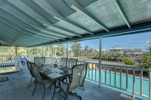 Гостиница Kaloli Sunrise by The Sea 2 Bedroom Home by Redawning