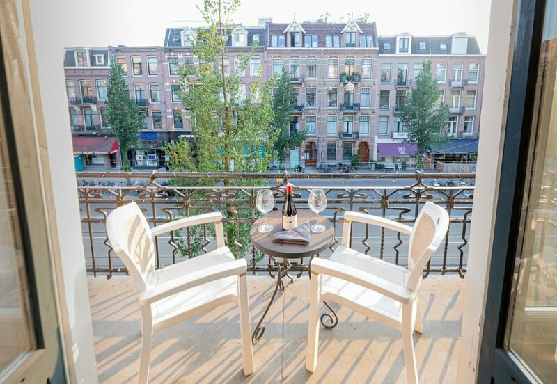 Гостиница Dina-Perla Lodges: shared home hotel in museum district в Амстердаме