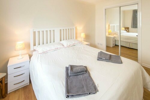 Гостиница Stunning Shore Apartment with Balcony в Эдинбурге